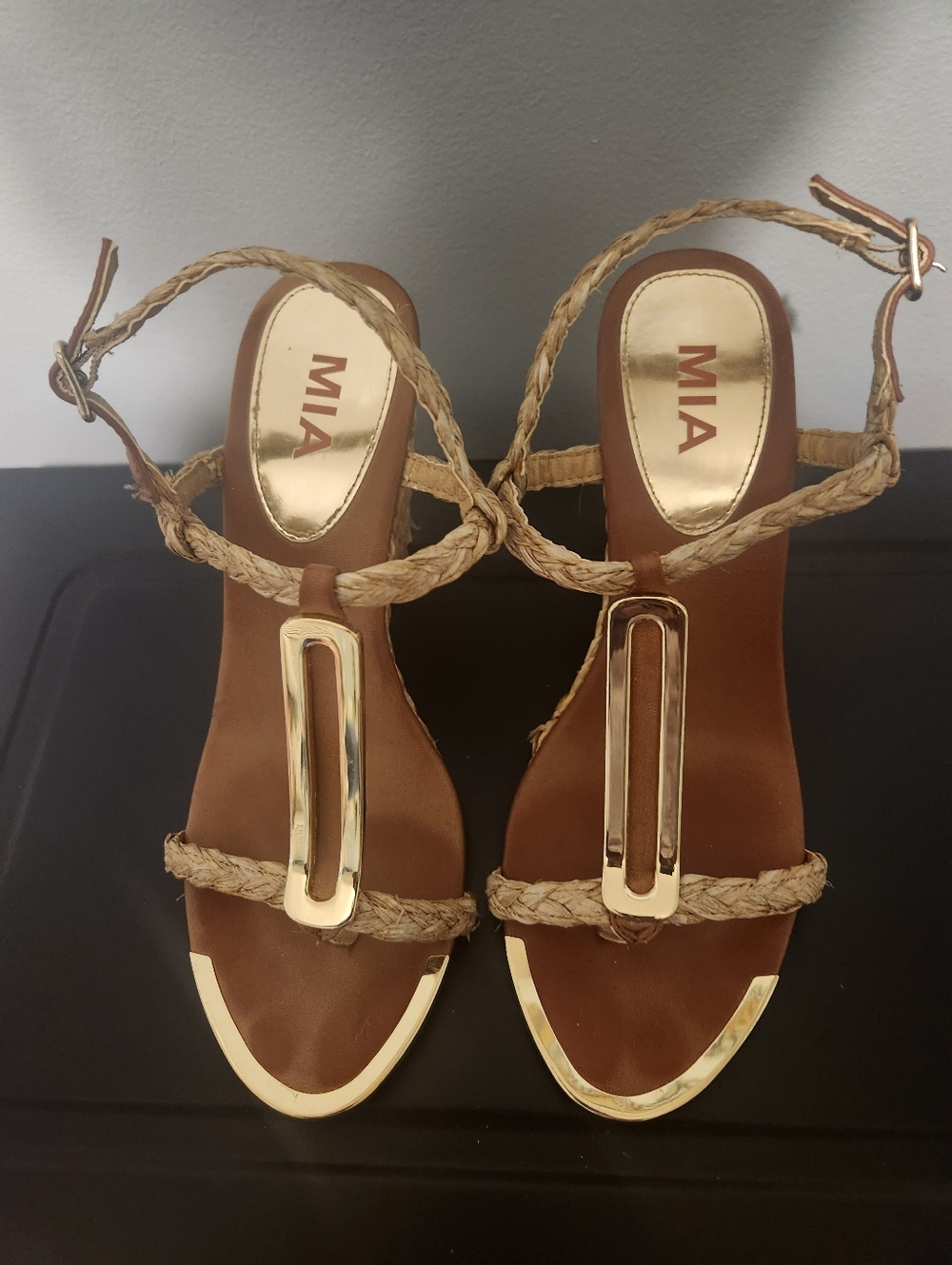 MIA Braided Tan Sandals with Gold Hardware Split Toe